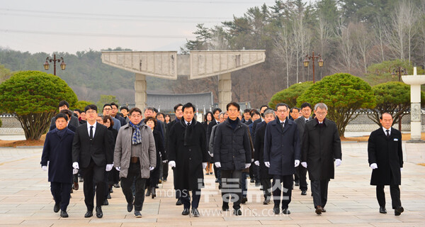 전남대학교 교직원. “2024년도 신년 국립5.18민주묘지 참배“