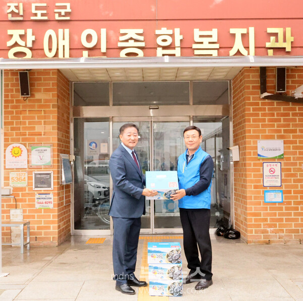 성릉 앞두고 사회복지시설과 유관기관을 위문한 장영우 진도군의회 의장 (진도군의회 제롱)