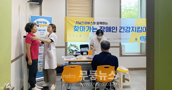 장흥군이 시행하고 있는 찾아가는 장애인 건강지킴이 사업 (장흥군 제공)