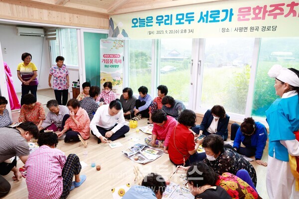 2023년 9월 20일 화순군 사평면 원리 1구 마을회관에서 진행된 ‘우리 마을 문화주치의 프로그램’ 현장 사진(참고용)/화순군 제공