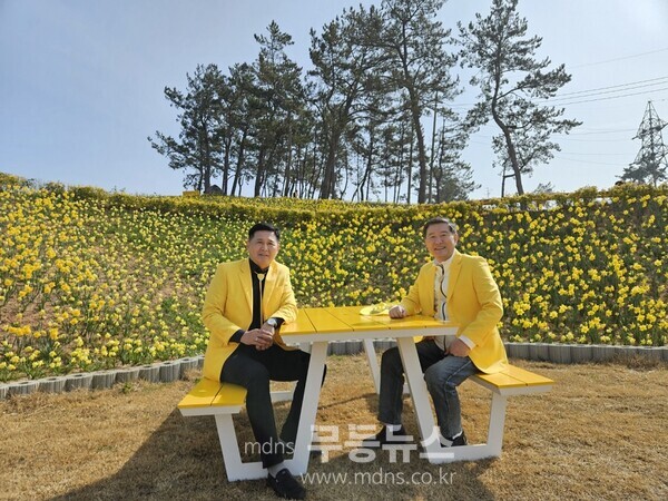 지도읍 선도 수선화 축제장 내 기증자 두 명