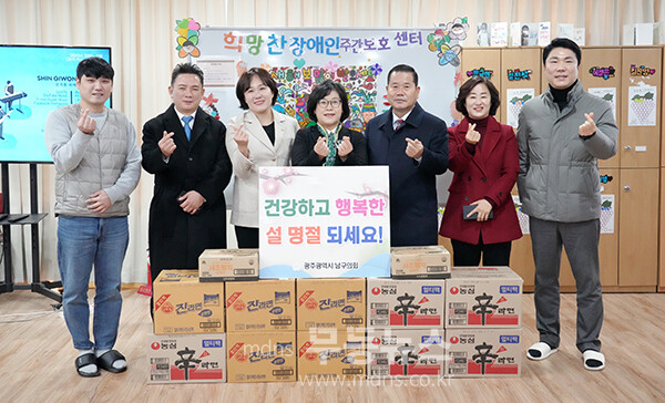 사회복지시설을 위문하고 있는 남구 의회(남구의회 제공)