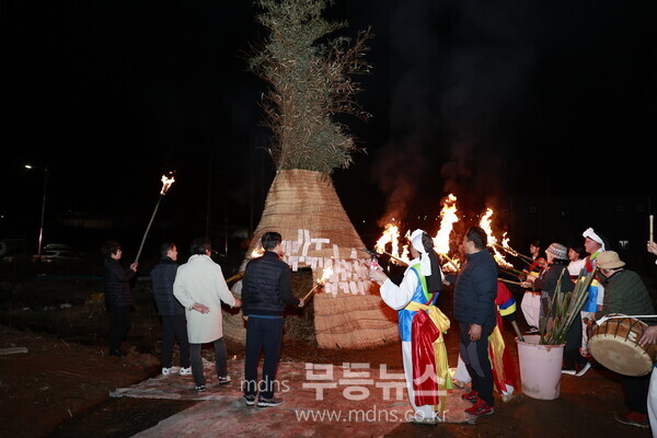 보성군, 정월대보름 맞이 민속행사 개최_2024년 제13회 정월대보름 다향달집태우기(푸르미예술단)
