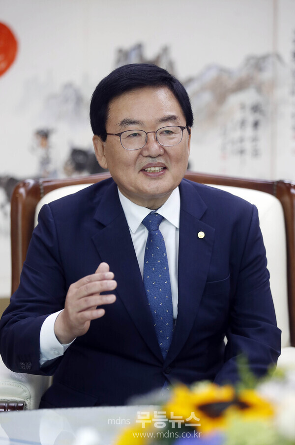 문인 북구청장 인터뷰사진