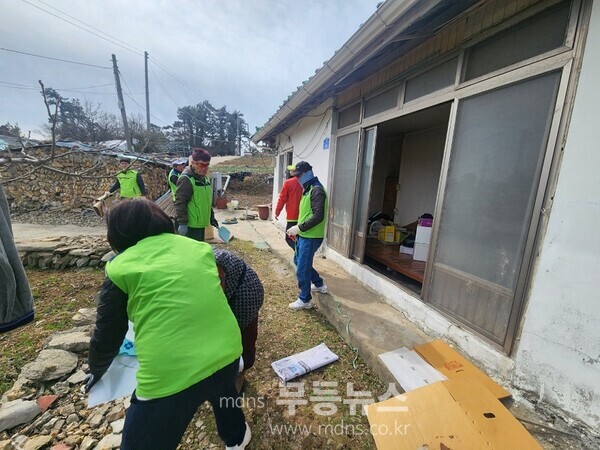 13일, 신의면 기도방문(복지기동대) 주택 청소 사진