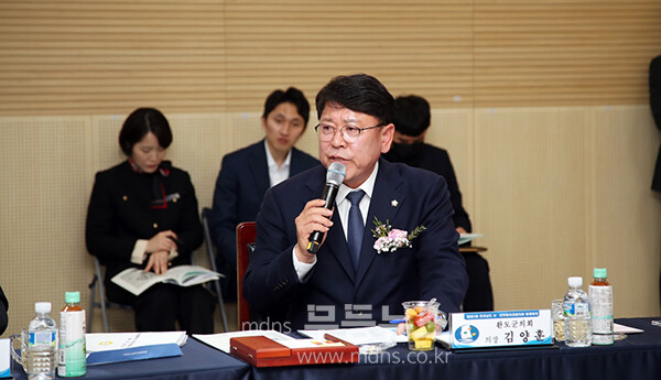 인사말을 하고 있는 김양훈 의장 (완도군의회 제공)