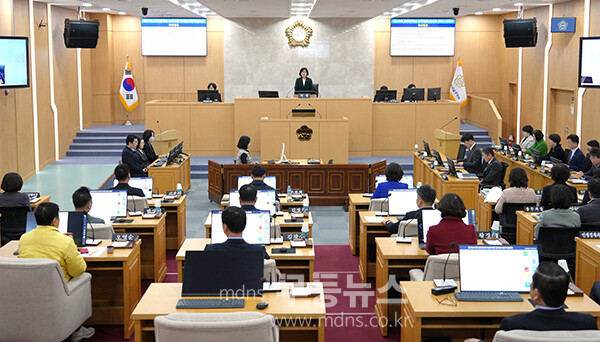 본회의를 주재하고 있는 남호현 남구의회 의장 (남구의회 제공)