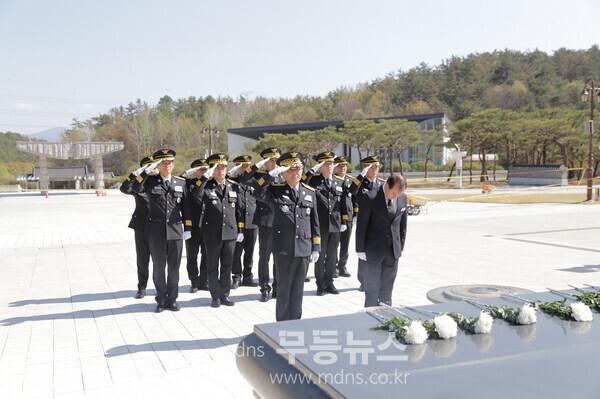 사진_고영국 광주소방안전본부장 국립5.18민주묘지 참배