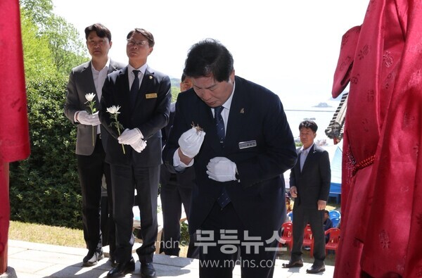 고흥군, 충무공 이순신장군 탄신 제480주년 기념 ‘다례제’ 봉행  - 공영민 고흥군수 분향