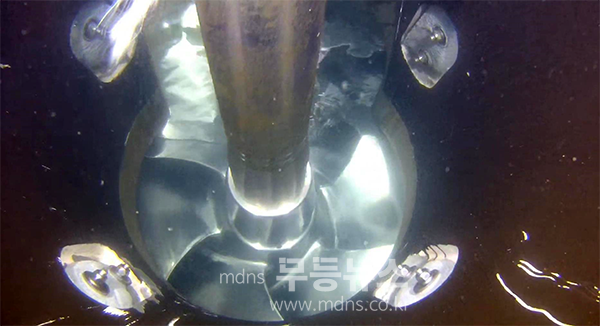 수중드론이 촬영한 선박 프로펠러 (여수해경 제공)