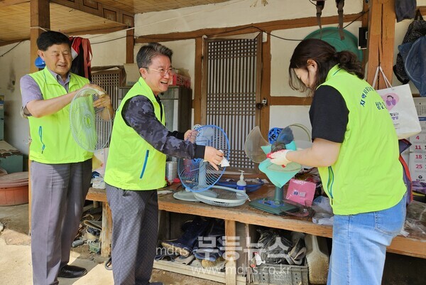 삼호읍지사협 어르신 가정 선풍기 청소