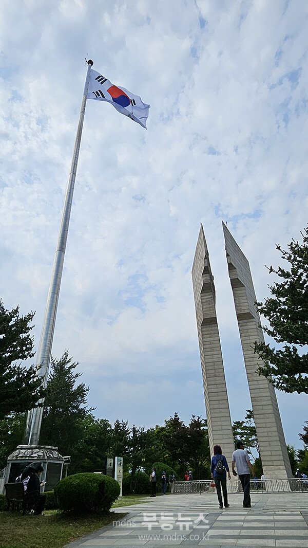 강원도 철원 백마고지 격전지   위령탑(사진촬영, 조경륜)