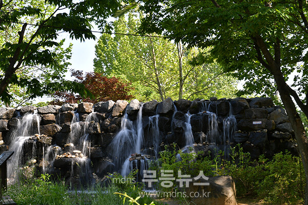 강원도 철원 동송 고석정 부근 인공폭포 (6월 7일 사진촬영 / 조경륜)