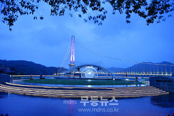 예산군 예당호 출렁다리 야경 {6월 20일 우중(雨中) 촬영 / 조경륜)