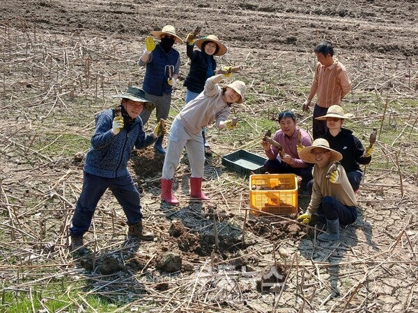 전남에서 살아보기 프로그램에 참여한 1기 참가자들/무안군 제공