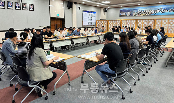 나주시가 읍면동 행정복지센터 담당자와 콜센터 직원을 대상으로 민생회복 소비쿠폰 지급 준비 교육을 진행했다. (사진제공-나주시)