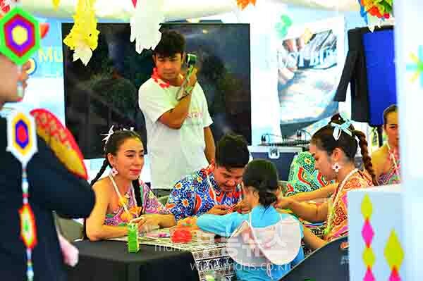 글로벌 살수대첩 거리 페레이드를 시작으로 본격 축제에 들어간 제18회 정남진 장흥물축제 / 베트남 체험현장 코너 (사진촬영 / 조경륜)