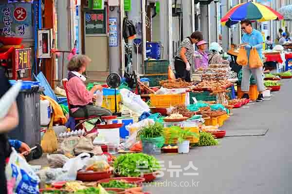 글로벌 살수대첩 거리 페레이드를 시작으로 본격 축제에 들어간 제18회 정남진 장흥물축제 / 정남진 장흥 토요시장  (사진촬영 / 조경륜)