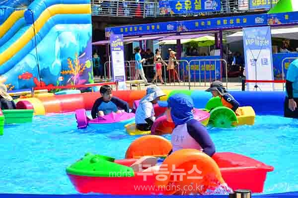 글로벌 살수대첩 거리 페레이드를 시작으로 본격 축제에 들어간  제18회 정남진 장흥물축제 (사진촬영 / 조경륜)