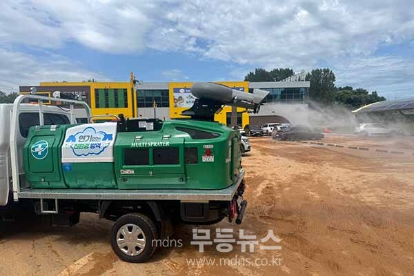 방역활동을 하고 있는 장성군 (장성군 제공)