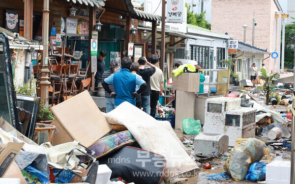 300㎜ 폭우 내린 함평군, 피해 복구 총력 대응 전개 1_호우 피해 현장 자원봉사활동