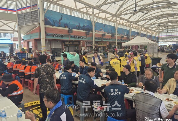 함평군 여성자원봉사회, 수해 복구 자원봉사자에게 따뜻한 식사 대접/함평군 제공