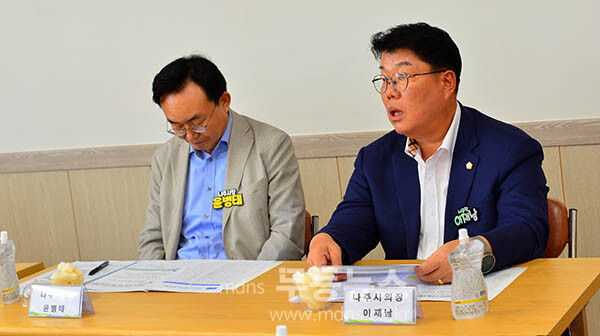 나주시가 2025년산 원황배 미국 수출 선적행사를 개최하고 있다 . / 인사말을 하고 있는 이재남 나주시의회 의장 (사진촬영 / 조경륜)