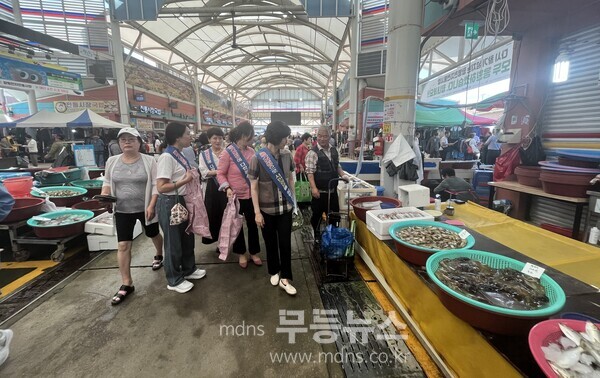 22일, 함평천지전통시장, ‘소상공인 경영 회복과 민생 회복 소비 쿠폰 소비 촉진 캠페인’/함평군 제공
