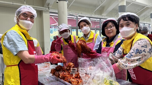 광주남구자원봉사센터 사랑애 김치나눔 행사 /사진 남구청 제공