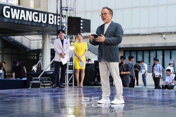 최수신 총감독이 개막선언에 앞서 인사말을 하고있다./무등뉴스 유진석