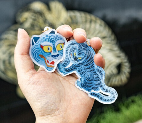 ‘작호도’를 활용한 한국민화뮤지엄의 키링 굿즈