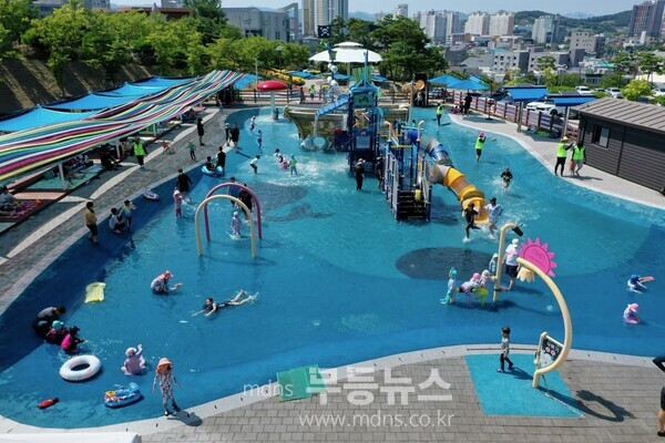 (우산공원 어린이 물놀이장)/영광군 제공