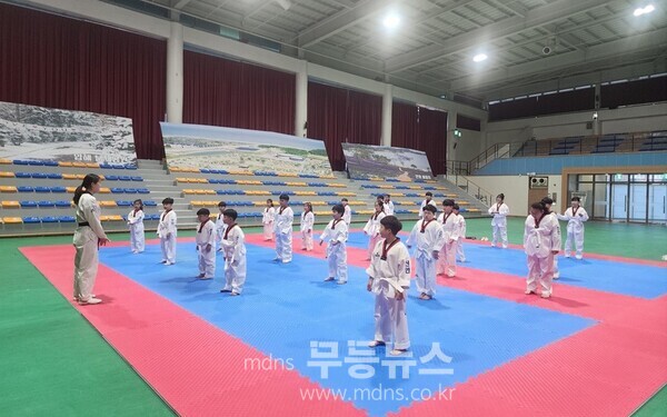 암태면 스포츠강좌 수업 장면(태권도)/신안군 제공