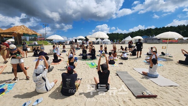 Cheers to Balance ‘비어 요가’/신안군 제공