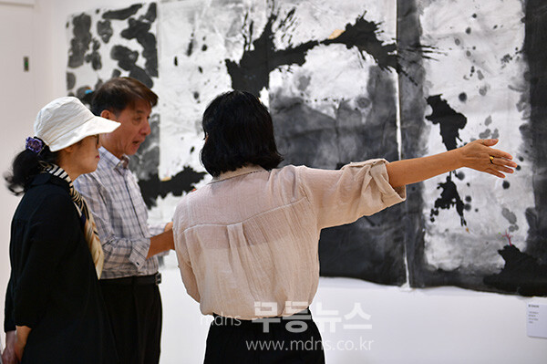 전시중인 2025 전남국제수묵비엔날레 작품 (11일 사진촬영 / 조경륜)