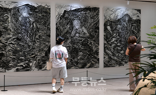 전시중인 2025 전남국제수묵비엔날레 작품 (사진촬영 / 조경륜)