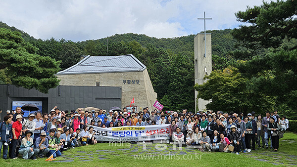 전북 완주 천호성지 순례길에 참여한 광주화정1동성당 공동체 /  기념촬 (사진촬영 / 조경륜 베드로)