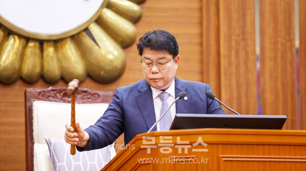 사회를 맡아보고 있는 이재남 나주시의회 의장 (나주시의회 제공)