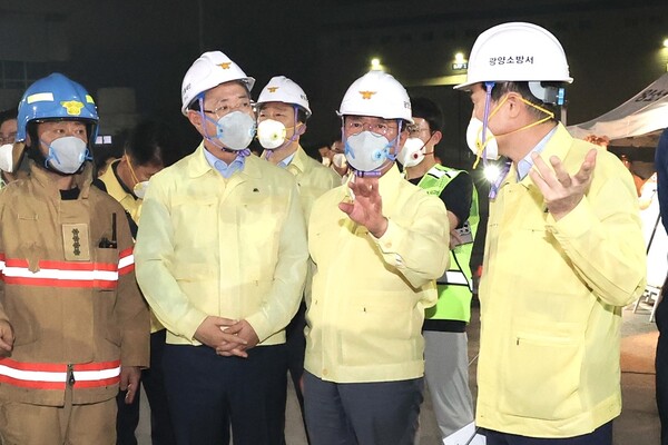 정인화 시장 광양항 동측배후단지 물류창고 화재 오후 8시 현장 방문/광양시 제공