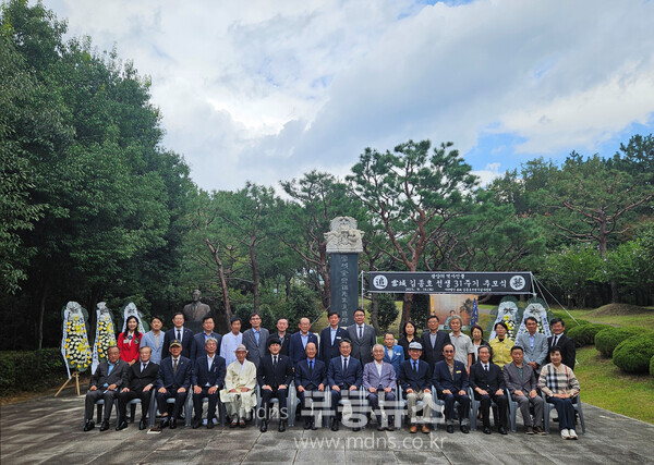 설성 김종호 선생 31주기 추모식 개최 - 단체사진