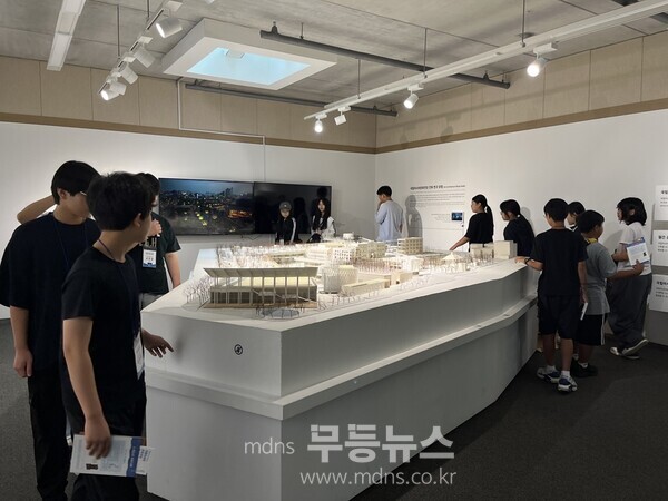 국립아시아문화전당 전시 관람 사진