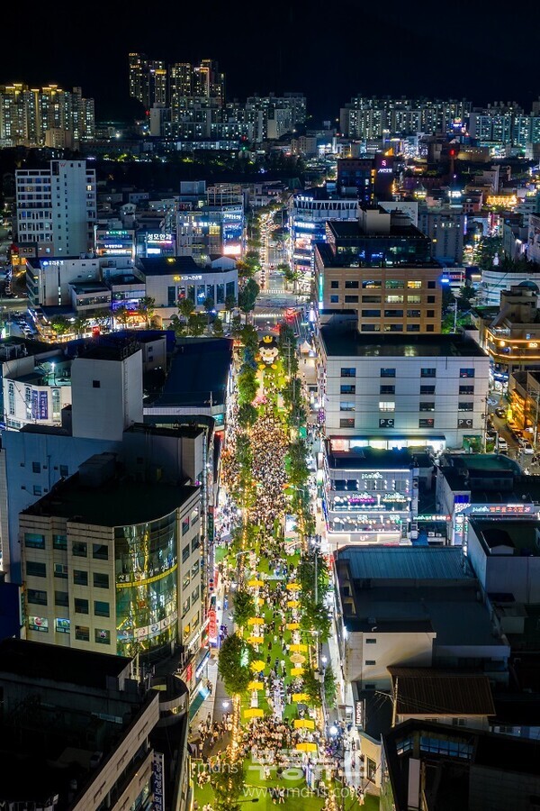 지난 19일부터 20일까지 연향동 패션의 거리 일원에서 열린 「도심 해방로드, 주말의 광장(젊은이들의 해방구)」