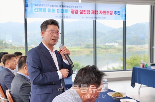 광양시, ‘섬진강 재첩잡이 손틀어업’ 세계중요농업유산 등재 기념 재첩자원 조성 행사 추진 - 정인화 시장/광양시 제공