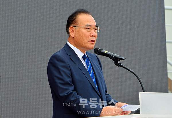 26일 열린 제48회 군민의 날 행사, 제27회 군민체육대회 / 추가를 하고 있는 기개호 국회의원  (사진촬영 / 조경륜)