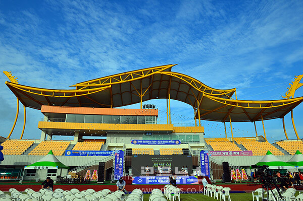 26일 열린 제48회 군민의 날 행사, 재27회 군민체육대회 (사진촬영 / 조경륜)