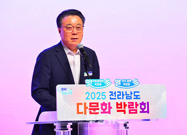 27일 화순에서 열린 2025 전라남도 다문화 박람회,  / 축사를 하고 있는 구복규 화순군수(사진촬영 / 조경륜)