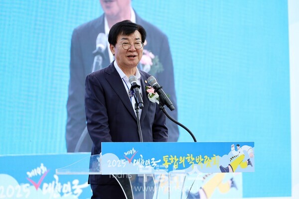 김성 장흥군수가 2025 대한민국 통합의학박람회 개막식에서 인사말을 하고있다./장흥군 제공