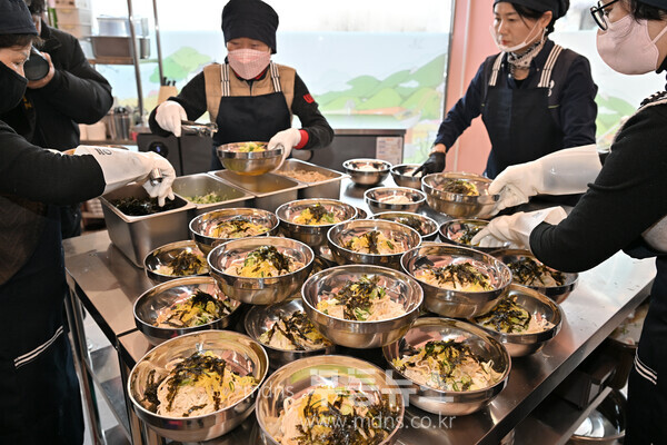 서구, 추석 연휴 ‘천원국시’로 나눔 실천 /서구청 제공