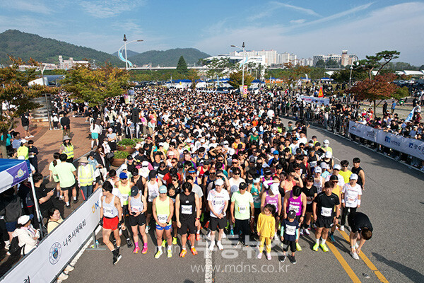 나주시가 오는 12일 ‘2025 전국 나주 마라톤대회’를 개최한다. 사진은 지난해 전국 나주 마라톤대회 진행 모습. (사진 제공-나주시)