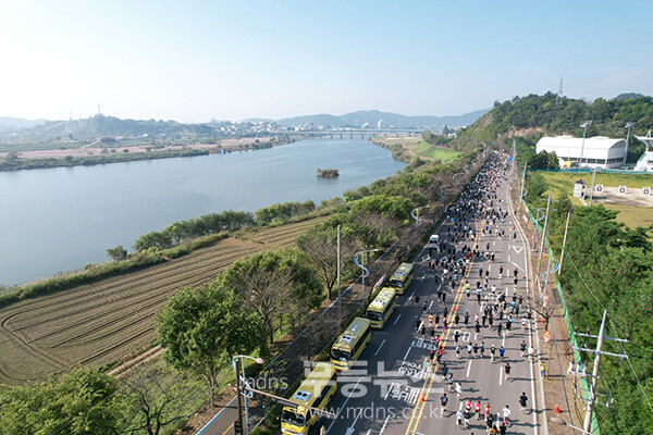 나주시가 오는 12일 ‘2025 전국 나주 마라톤대회’를 개최한다. 사진은 지난해 전국 나주 마라톤대회 진행 모습. (사진 제공-나주시)